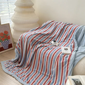 Мультяшное милое маленькое клубничное хлопковое флисовое одеяло Приятное для кожи мягкое диванное декоративное одеяло Теплое офисное одеяло для обеденного перерыва